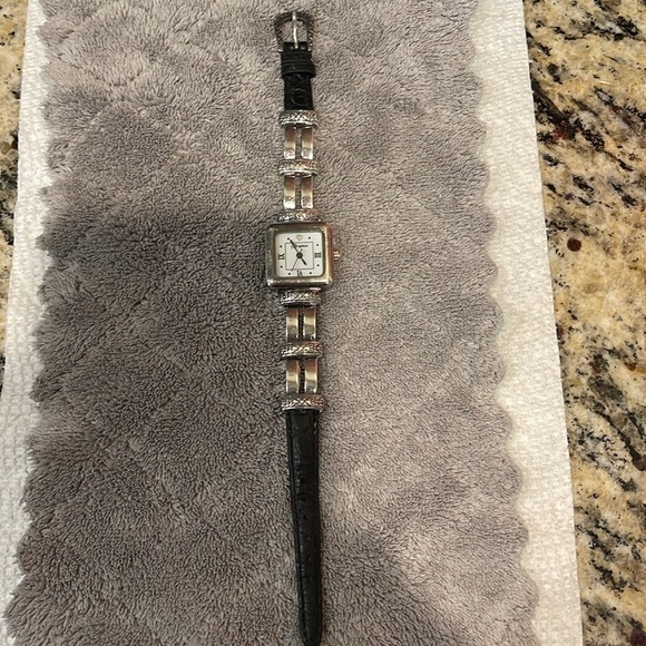 Brighton ladies wrist watch, silver and leather band. - Picture 4 of 4